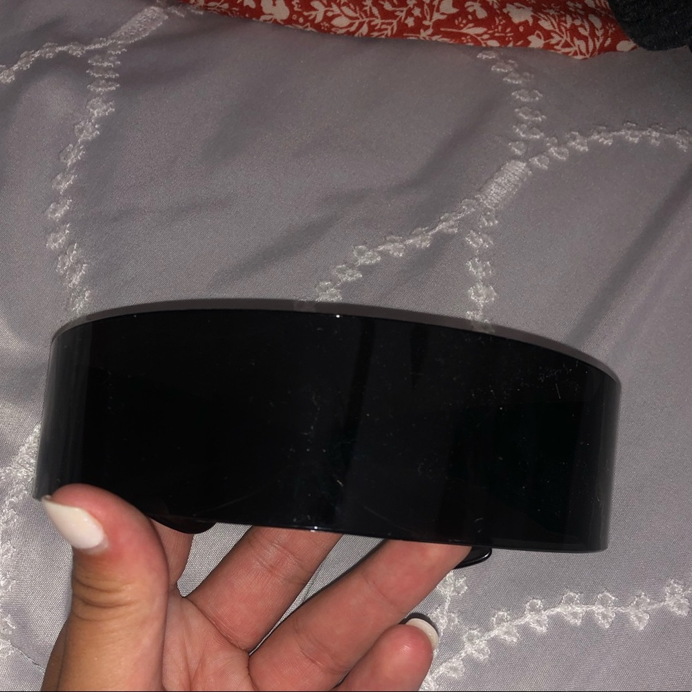 Wraparound shield sunglasses - Picture 4 of 4